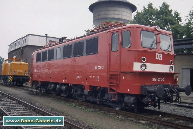 Baureihe 109 - ex DR-Baureihe 211 / E11 - Holzroller - Bahn-Galerie.de Baureihe 109 - ex DR-Baureihe 211 / E11 - Holzroller - Bahn-Galerie.de